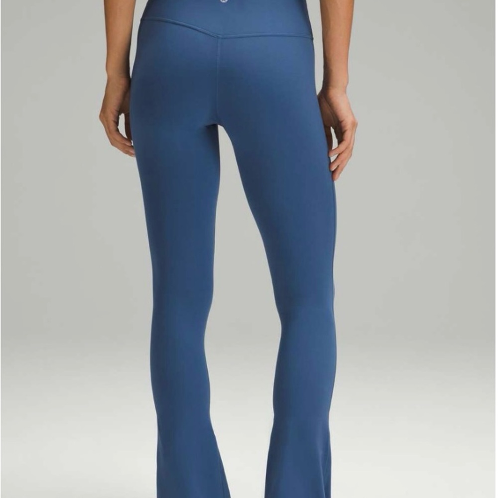 (SOLD) Lululemon High Rise Mini Flare Aligns 32” Leggings